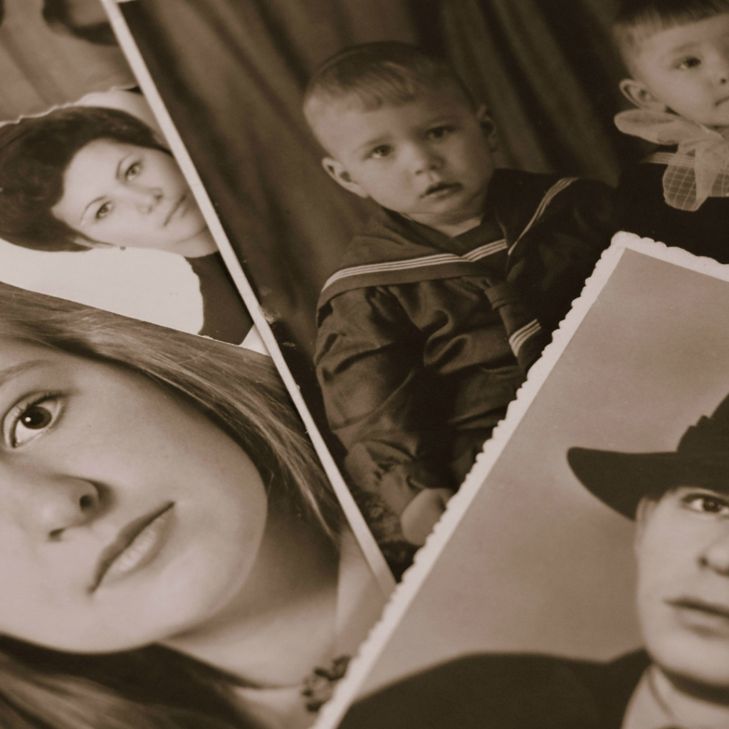 Typisch E: erfelijkheidsdingetjes - oude familiefoto's in zwart/wit